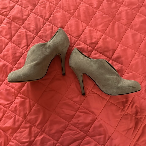 Apt 9 Gray Suede Booties Sz 9 - Picture 3 of 8